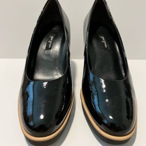 Never worn Paul Green Kathy black crinkle patent pump